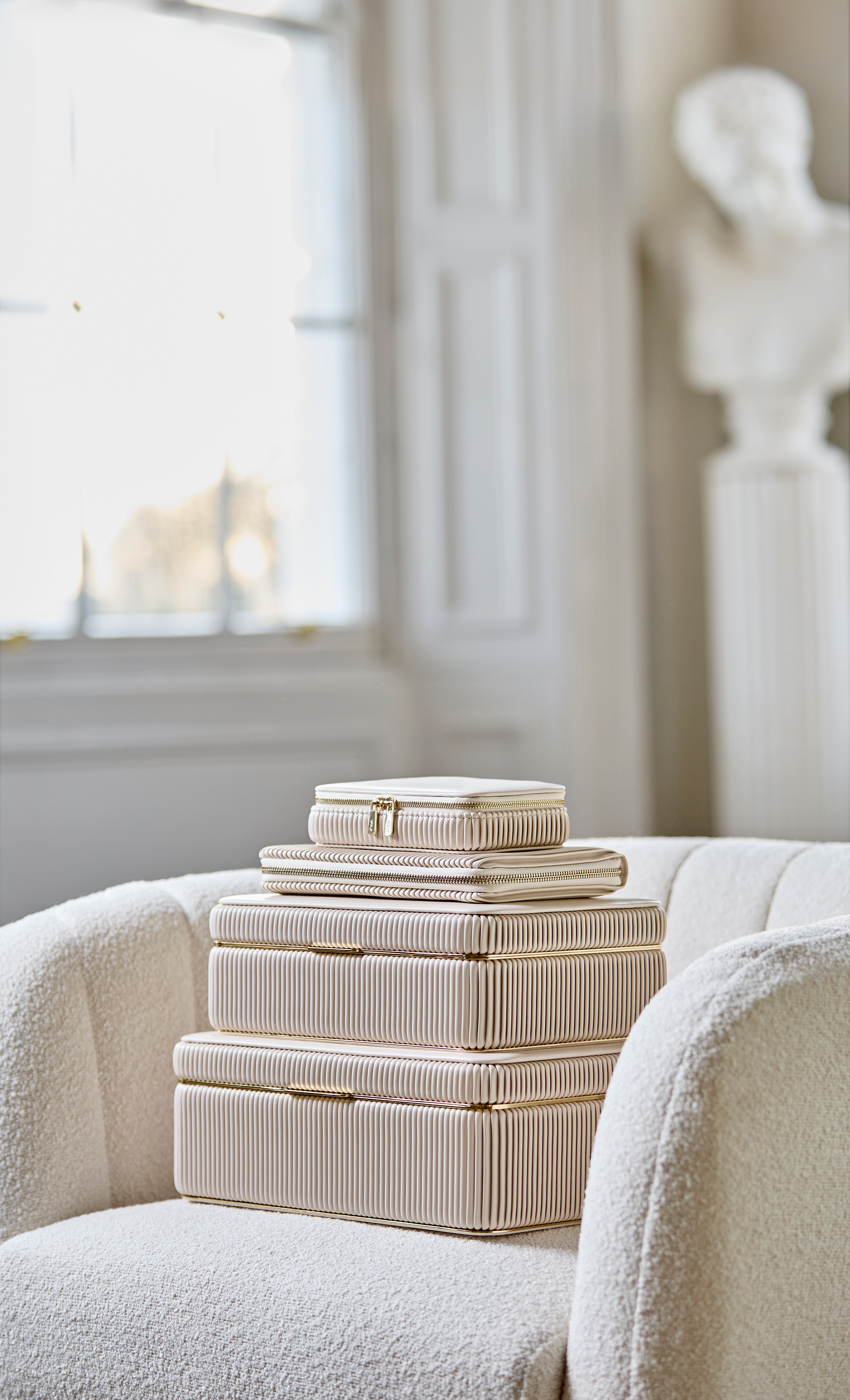 Wolf | "Bella" large jewellery box | Bone
