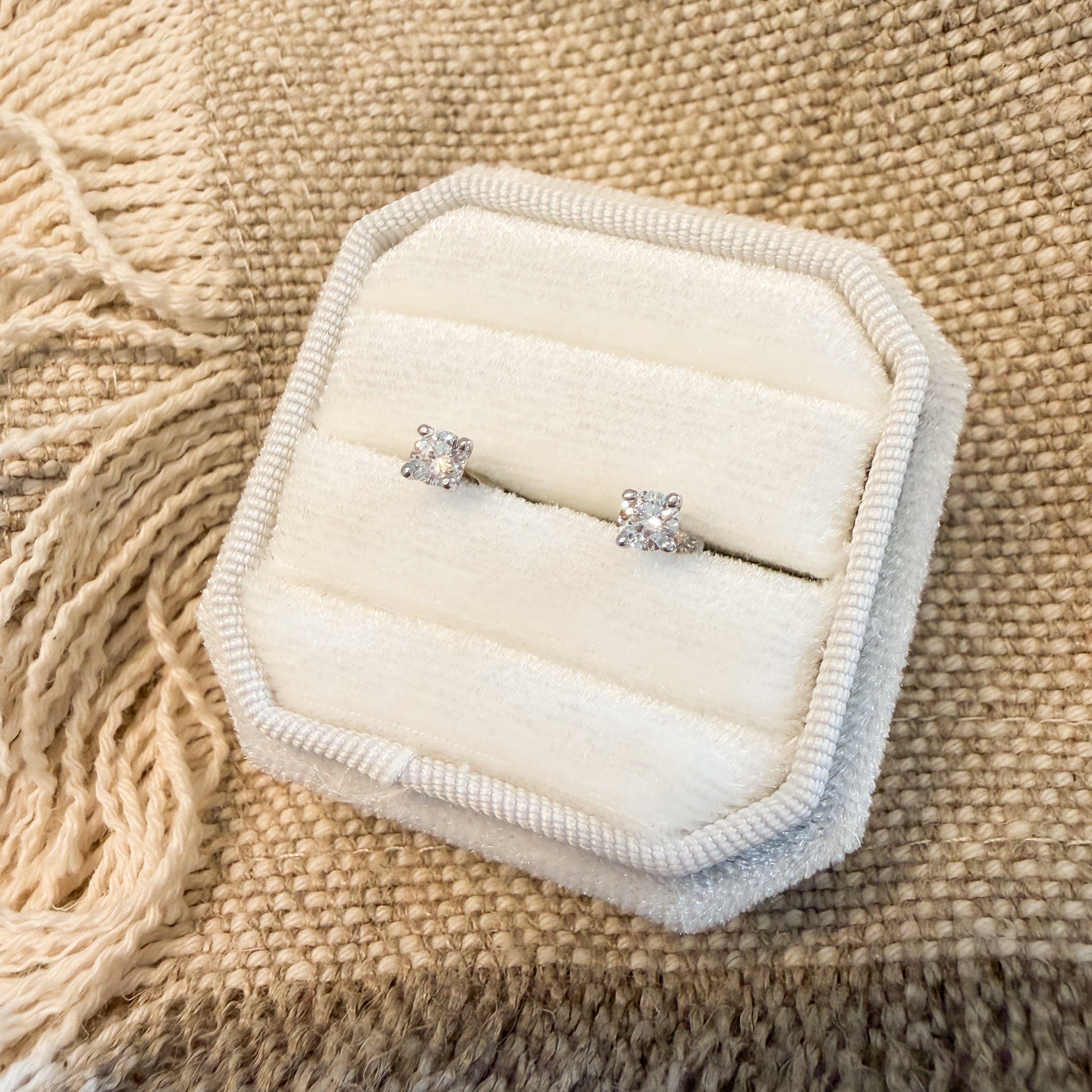 0.42ct TDW white gold diamond earrings | Screw back setting