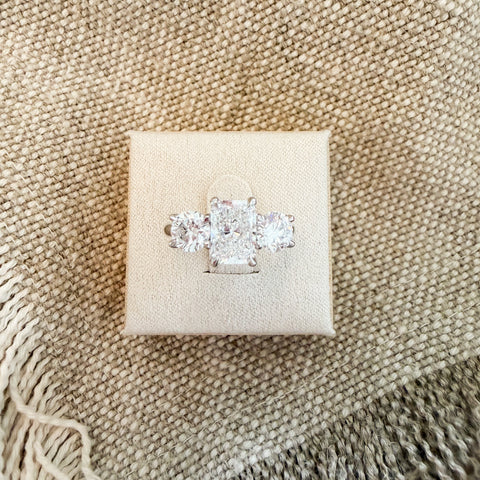 “The Trilogy” | 3 diamond ring in trellis setting
