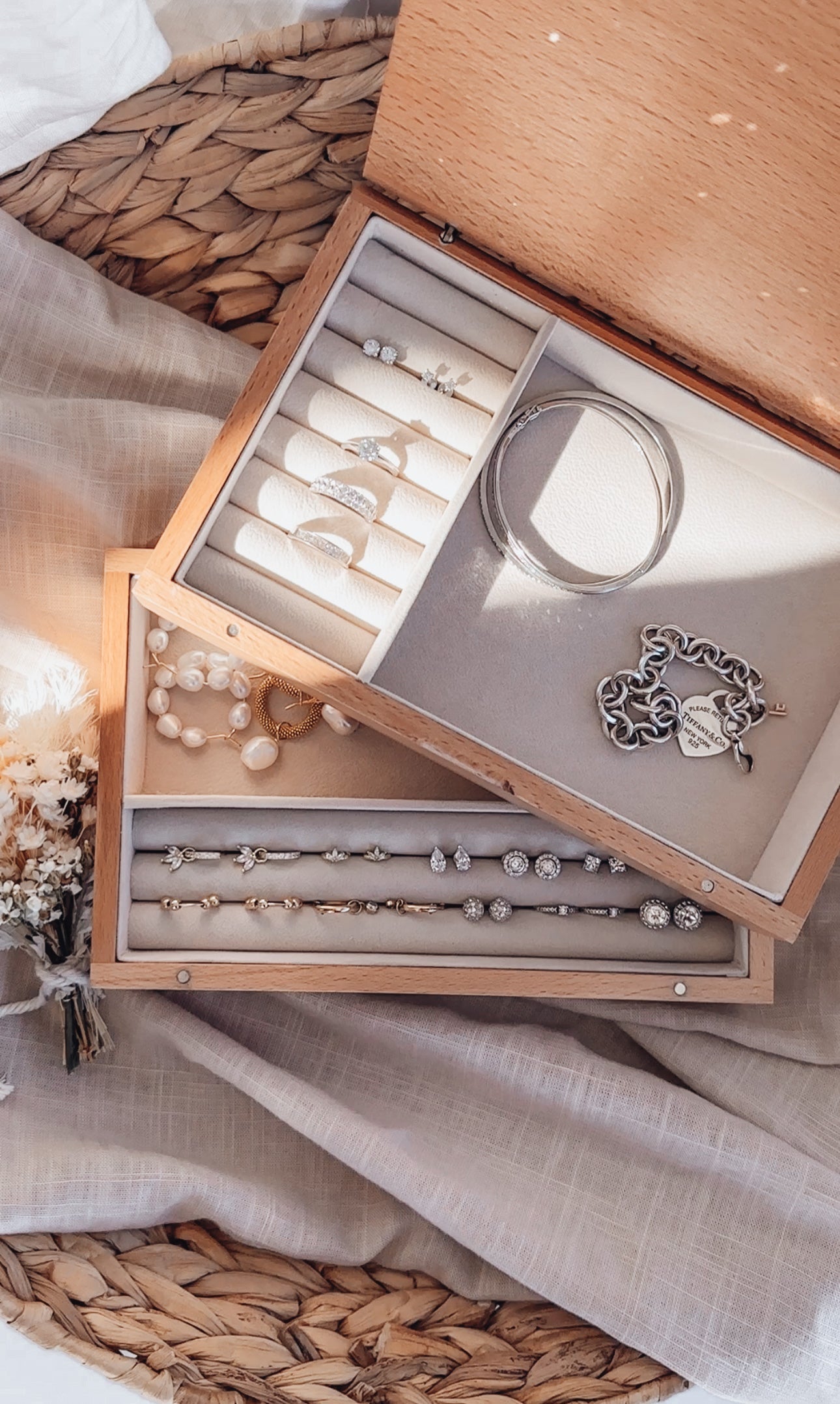 Wooden single or multilayer jewellery box - acrylic name with single daisy
